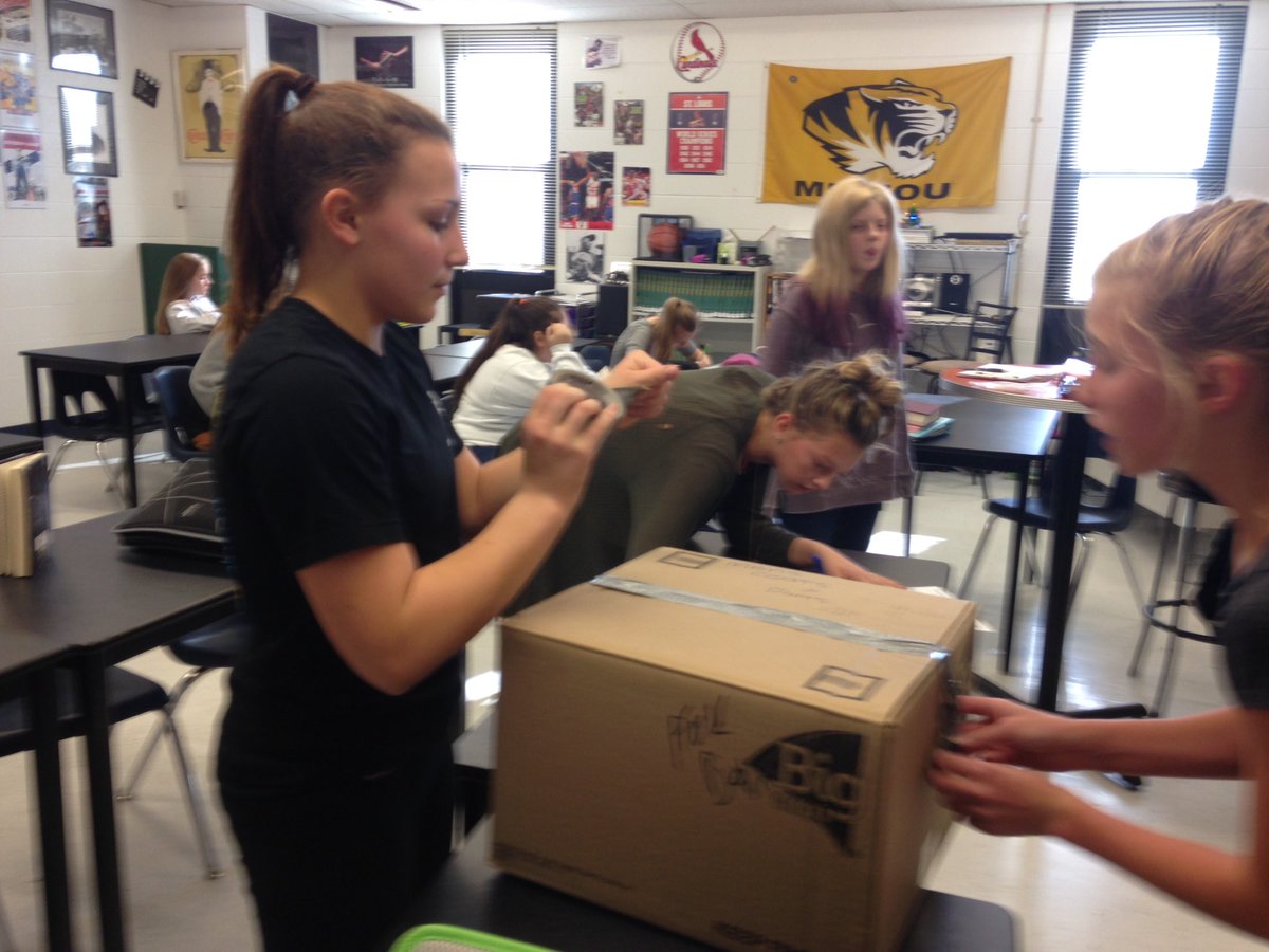 WMSTeam8C's tweet photo. WOW! Great job by our students collecting for homeless veterans! Delivery to Harbor Light tomorrow! #givingback https://t.co/HtJb51iGEU