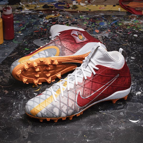 PlayersTribune's tweet photo. Cool cleats for an even better cause. Check out the 👟👟👟 NFL players will be wearing this weekend: https://t.co/1ADUAFHIvP #MyCauseMyCleats https://t.co/wNXOgUbxNz