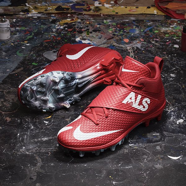 PlayersTribune's tweet photo. Cool cleats for an even better cause. Check out the 👟👟👟 NFL players will be wearing this weekend: https://t.co/1ADUAFHIvP #MyCauseMyCleats https://t.co/wNXOgUbxNz