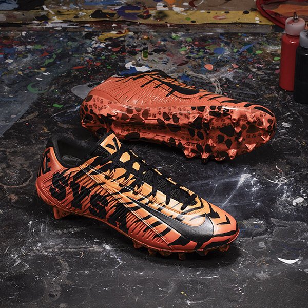 PlayersTribune's tweet photo. Cool cleats for an even better cause. Check out the 👟👟👟 NFL players will be wearing this weekend: https://t.co/1ADUAFHIvP #MyCauseMyCleats https://t.co/wNXOgUbxNz