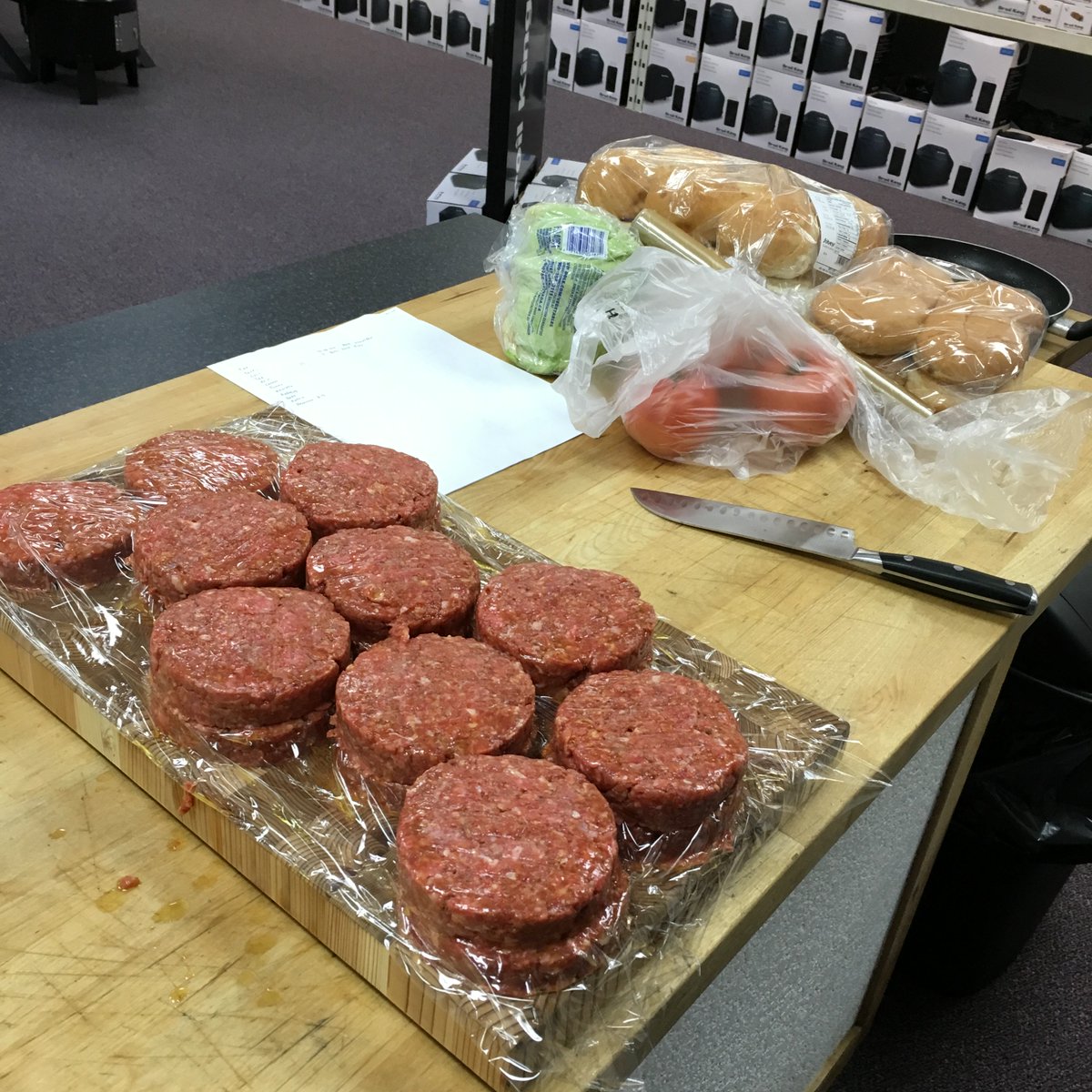 BroilKingEvents's tweet photo. Killer lunch today @broilkingbbq #HomeMadeBurgers #JalapenoPoppers #GreatBarbecues https://t.co/MXBBlLMcBf