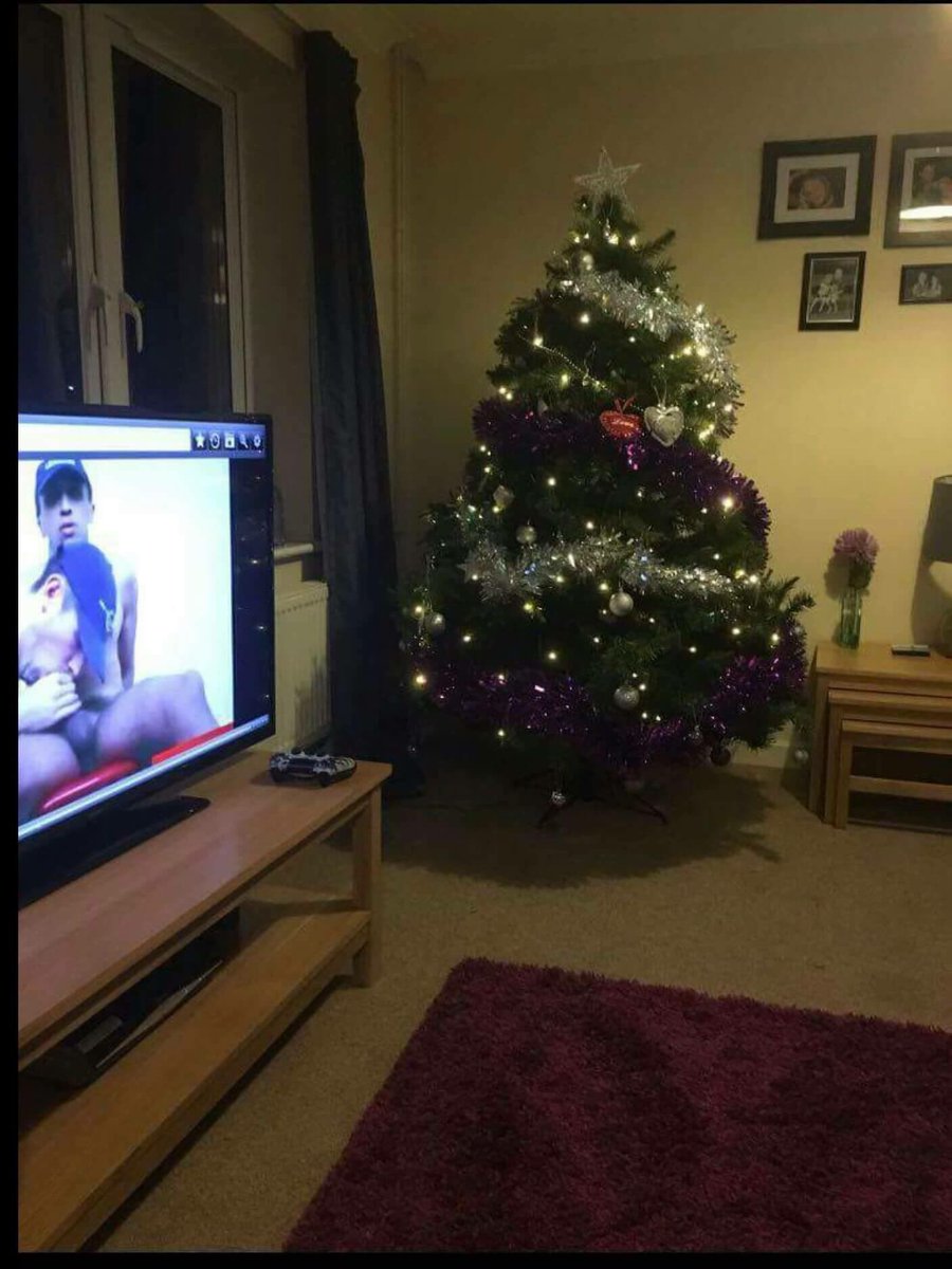DontFollowStu's tweet photo. Finally got my tree up 👌👌 https://t.co/p90d17kJ1d
