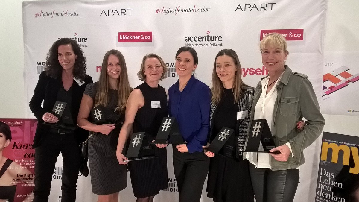 MicrosoftDE's tweet photo. Herzlichen Glückwunsch an alle Gewinnerinnen des #dfla16 &amp; noch einen schönen Abend in unserem #OfficemitWindows! https://t.co/nrEX08ZQrn