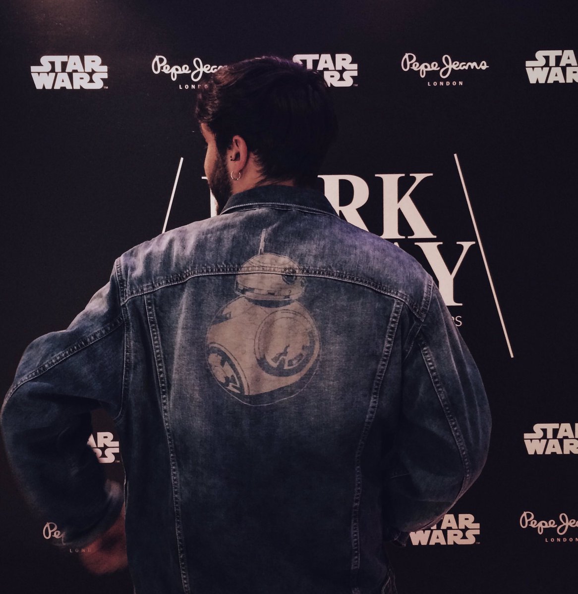 CoqueMacho's tweet photo. May the force be with you 🌚
#OneJacket https://t.co/ituhAeFZXW
