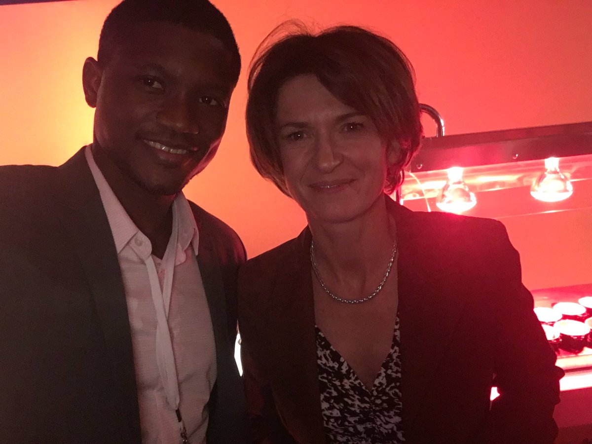 SteveDjob's tweet photo. Le petit selfie avec @isabelle_kocher la big boss au #Engie800. En plus elle a matché avec moi sur #MachingEnergy https://t.co/vGZSABfdu0