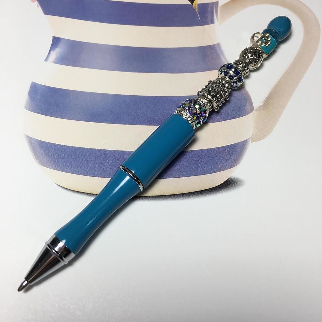 candlebychris's tweet photo. Beaded ball pen. #handmadepen #beadedpens #beadablepens #metalpens #creativepen #writinginstrument #christinalincan… https://t.co/Z1ZT1baCE6