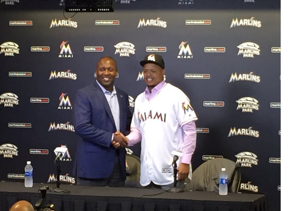 Edinson Volquez introduced after signing a 2-year deal with the Marlins... bit.ly/2gcKqxY https://t.co/0Mw2NfQIW6