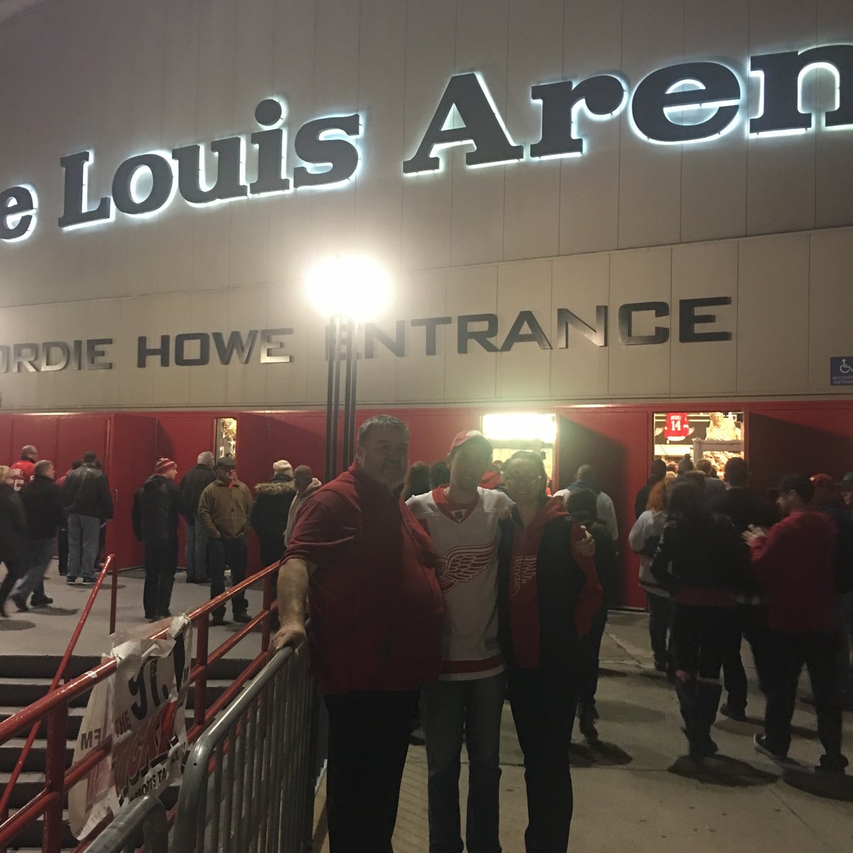 Ben_Jacobs_'s tweet photo. Great night @DetroitRedWings game last week!  Last time @JoeLouisArena. #hockeytown https://t.co/zVH7f40DNy
