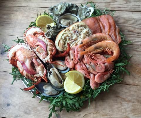 ShellfishRus's tweet image. Take a break from all that turkey with a seafood platter on Christmas Eve, ours are all cooked and ready to eat. buff.ly/2g6y4Y1