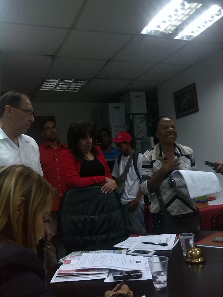 Hrodriguezpsuv's tweet photo. Habitandes del Cafe en Capaya piden que no se retire la OLP piden derecho de palabra
.@ClebmPrensa2013
.@JauaMiranda 
.@MirandaPSUV https://t.co/NzqnzQHp5E