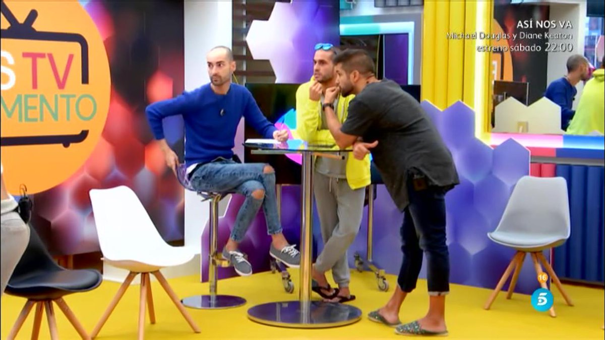 GHmomentazos's tweet photo. Más enfrentamientos en la casa... ¿De qué equipo sois?
🔁 Team Adaritxell
❤️ Team Resto 
#Gala13GH17 > https://t.co/XxKwmJSlO8 https://t.co/TkuJ3oyj3r