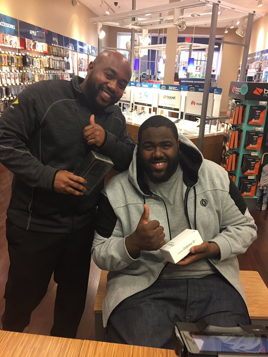 dgtewest's tweet image. Wow! Another family member at BBY 2834! #2New @martyachi @Dawnmccarter11 @SprintCentralTX