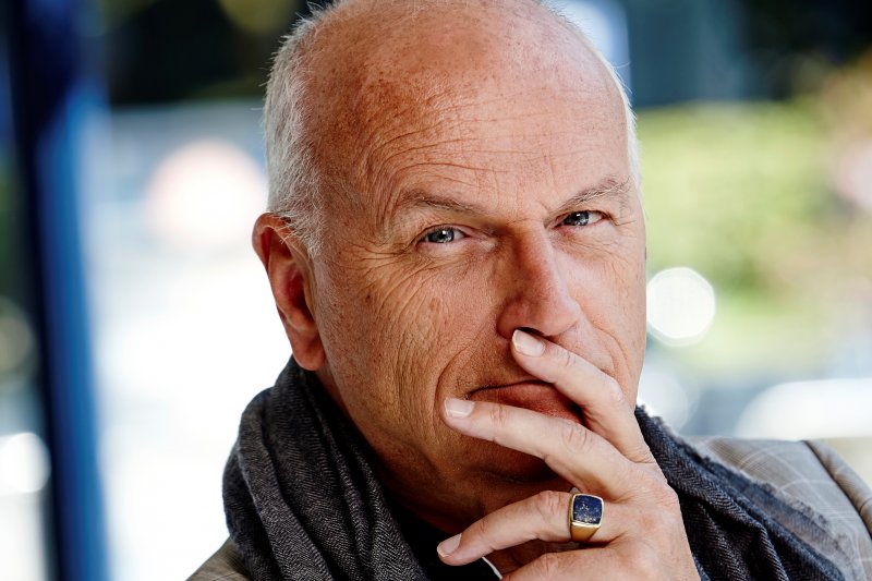 deze roerige tijden vragen om intimiteit en verbinding. daar gaan we voor in Club Carolina op 11/12 o.a. met <a href="/desandwichman/">jacques klöters</a>  <a href="/TOBACCOTheater/">TOBACCO Theater</a>