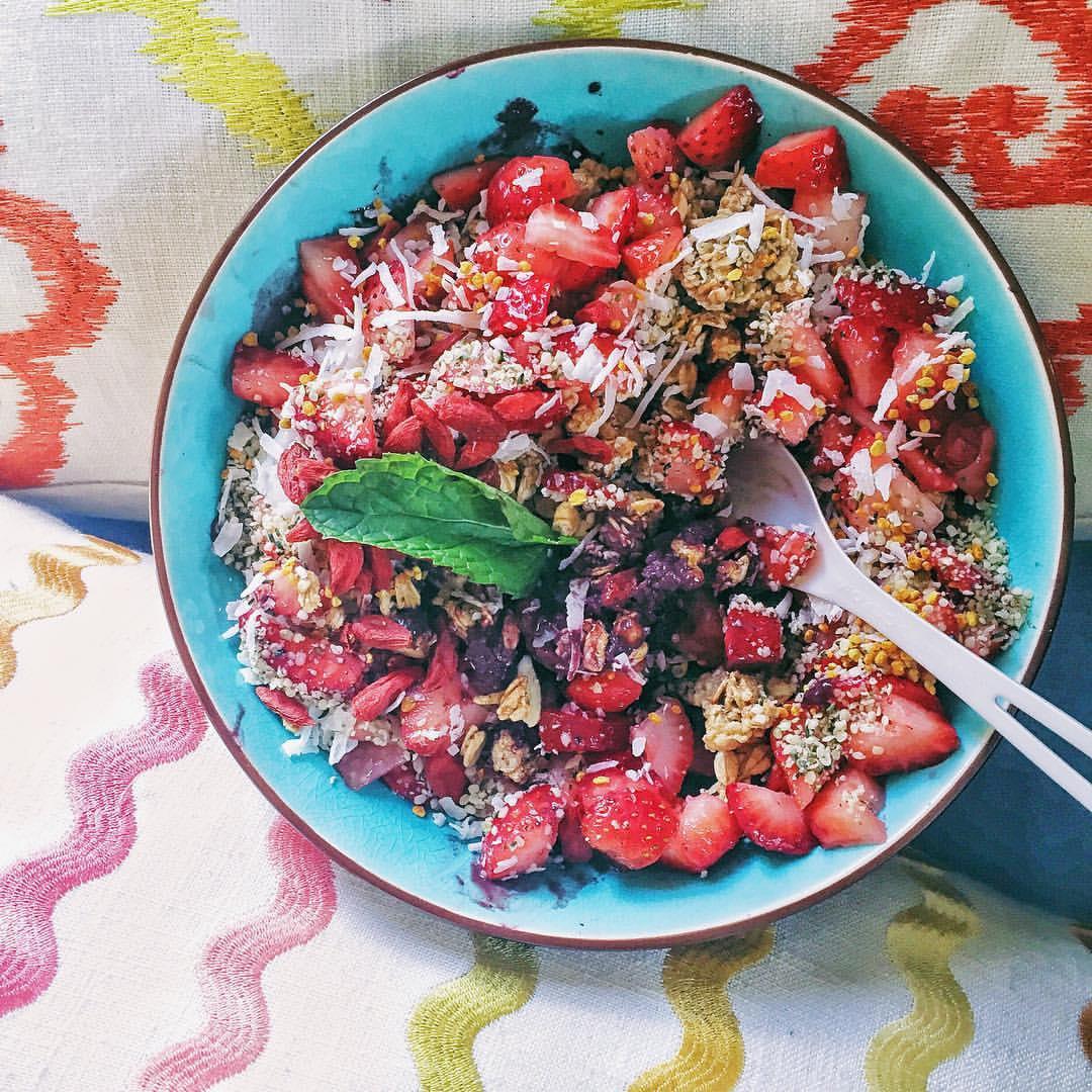 NutriFlair's tweet photo. An unsweetened açaì bowl in Santa Fe, New Mexico! 😻🌴🍇
.
#healthyfood #healthyfoodideas #healthyfoodshare #cleanfood #healthy #healthych https://t.co/qlKFeWRCo8