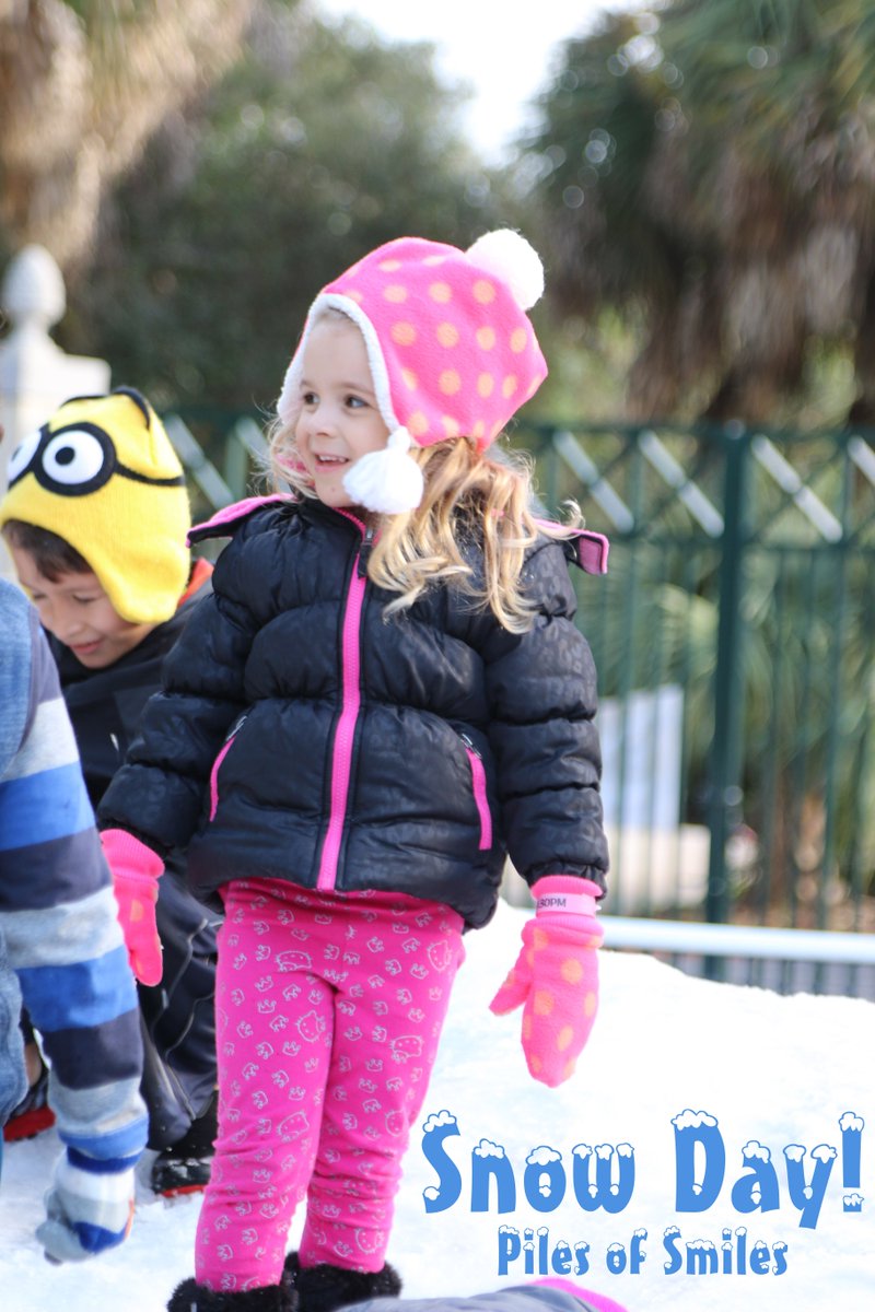 BocaRecreation's tweet image. Come have #fun in the #snow at #PilesofSmiles2016 on Dec 17. We've got #BounceHouses, a #GiantSlide, a #SlapShot cage &amp;amp; more! #Family
