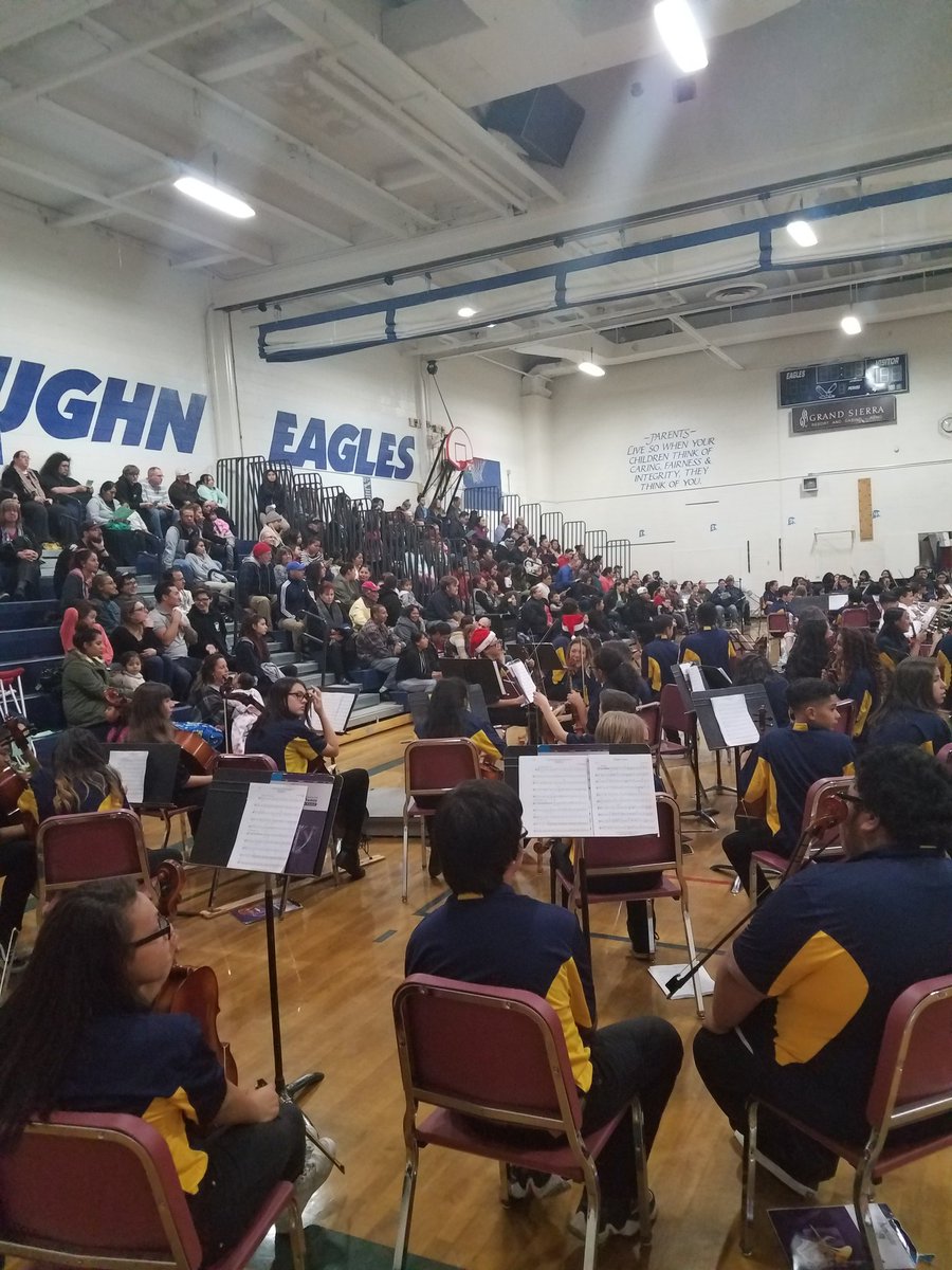 VaughnMSEagles's tweet photo. Winter Strings and Mariachi concert. These students are talented! #area3pride #wearewcsd https://t.co/a4kWnS2g7y