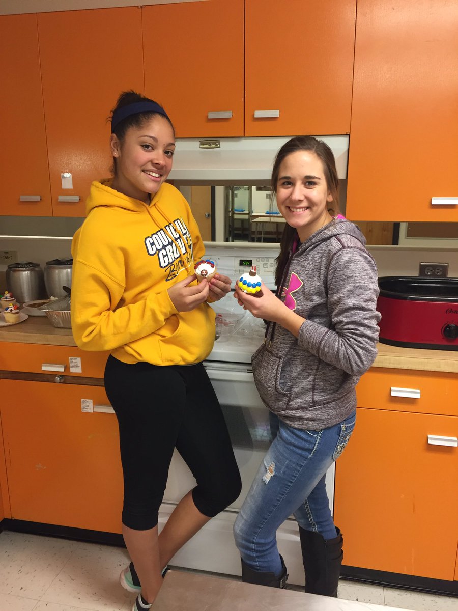 cghs_fcs's tweet photo. Helpers as sweet as their cupcakes! Big thanks to these FCCLA gals for spending their evening helping Ms. Berg feed some hungry boys! https://t.co/3yp5Png3wo