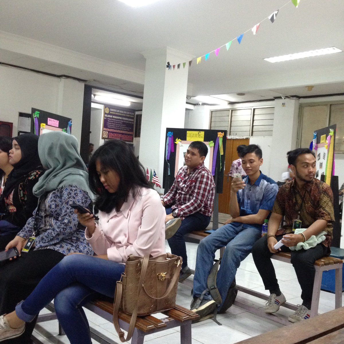 FisipDays's tweet photo. Yuk semuanya kira merapat ke lobby FISIP😬 https://t.co/KOq1e3bqHE