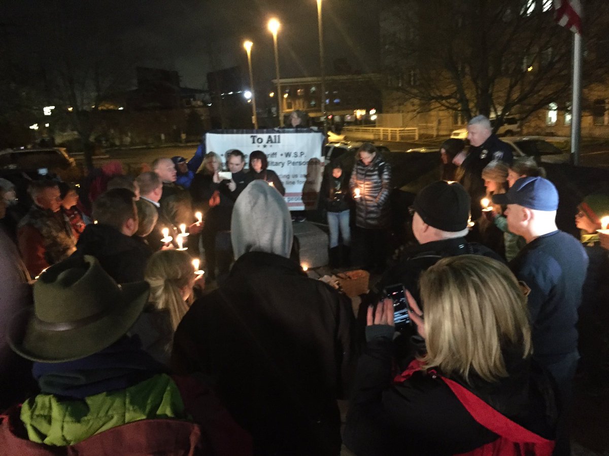Emotional evening as local law enforcement officers and citizens pay respect to #tacomaofficer Jake Gutierrez #kxly