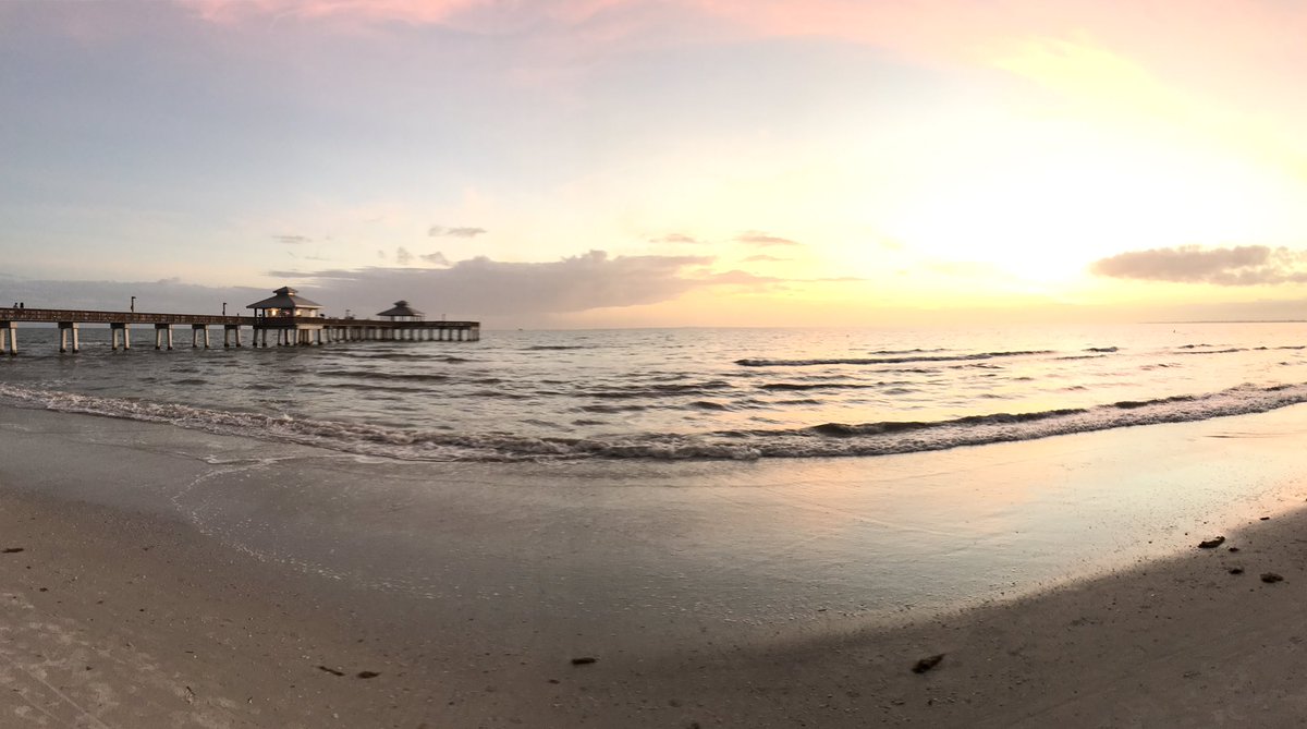 mathieson_scott's tweet photo. I love living in Florida. Dec 1st and 84F #florida #beachday #84F #beach #fl #December #winter https://t.co/uoD7CqK6cr