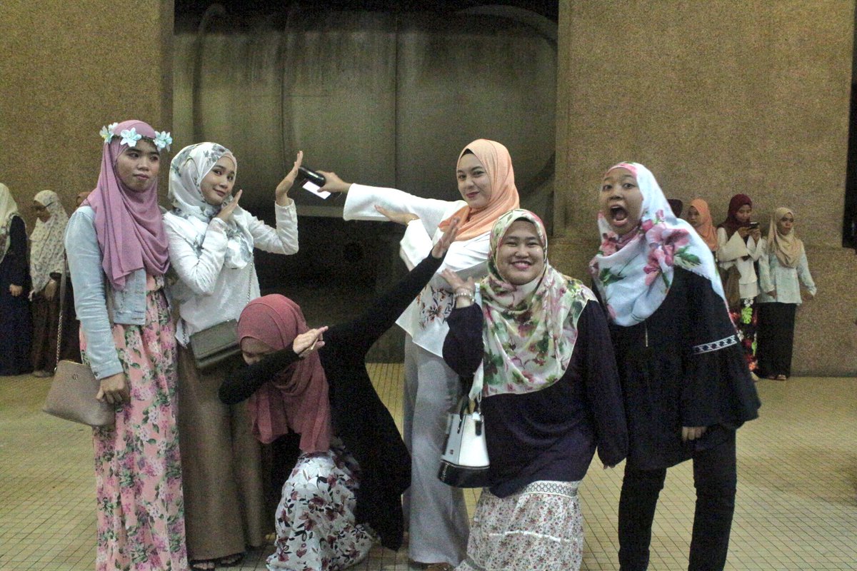 izzatiazahar's tweet photo. Nak throwback malam tadi jugaaaaak πππ #BAD2016 https://t.co/XcBwSonSks