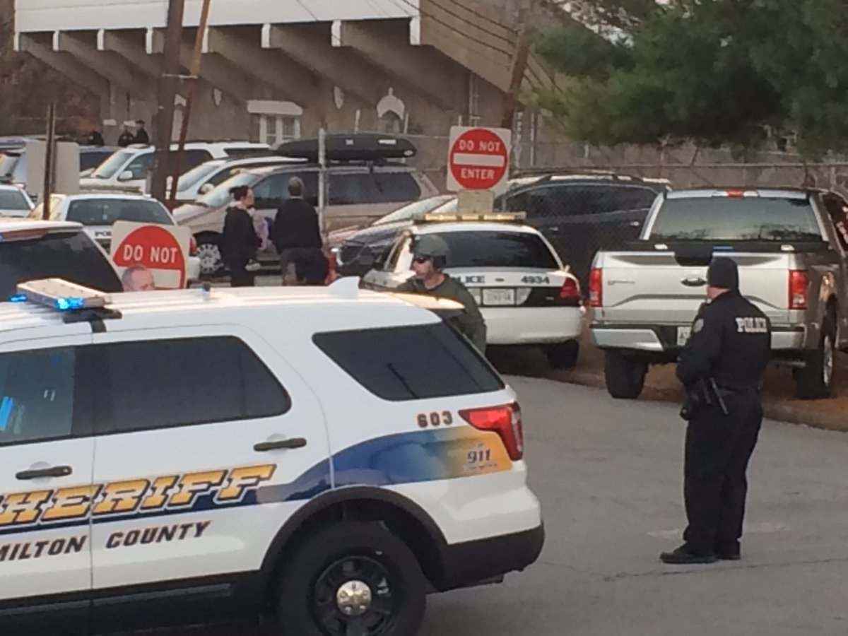 smillsaps423's tweet photo. HCSO & @ChattanoogaPD assisting w/ dismissal at @MyCSAS after lockdown. Search for suspect who shot officer continues. https://t.co/DQNNkcCvs6