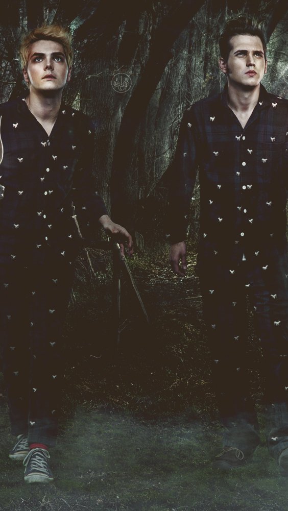 mcrlockscreen's tweet image. ⌇ Mikey and Gerard Way 
⌇ Color 
⌇ RT if you save