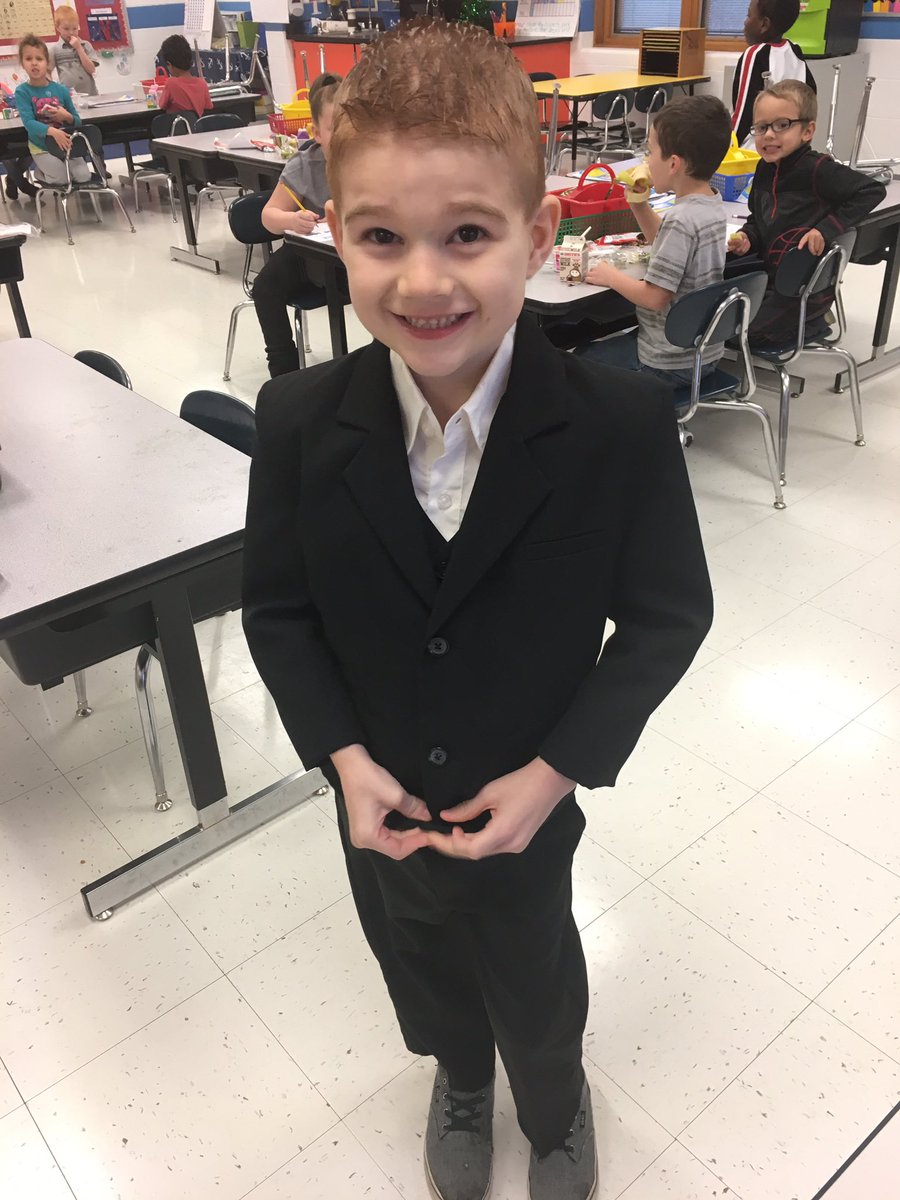 LisaMorganK3's tweet photo. Looking sharp for our Leadership Lunch! @weAREmckinley @TheLeaderinMe https://t.co/gJG5d0rPgT