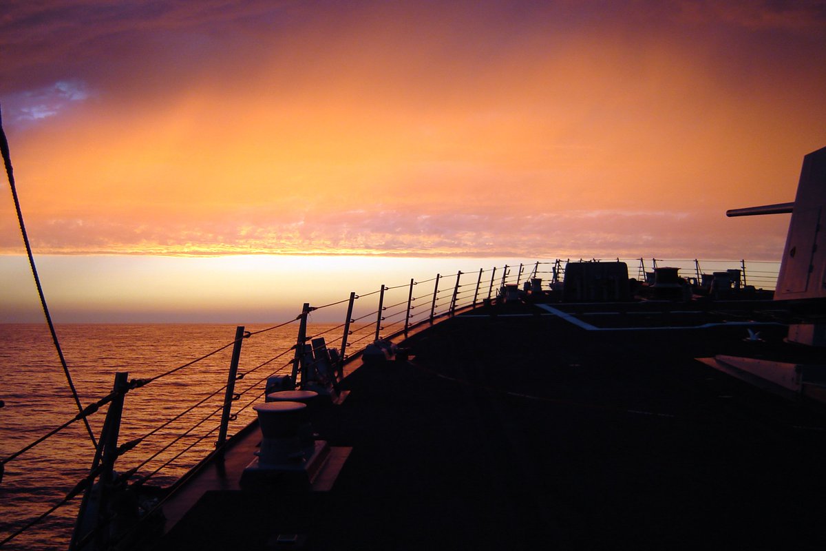 SurfaceWarriors's tweet photo. #TBT: #USSHoward operates amidst a gorgeous Pacific Ocean sunset in the Southern California Operating Area Sept. 19, 2005. #DDG83 https://t.co/8OSrPnmCLs