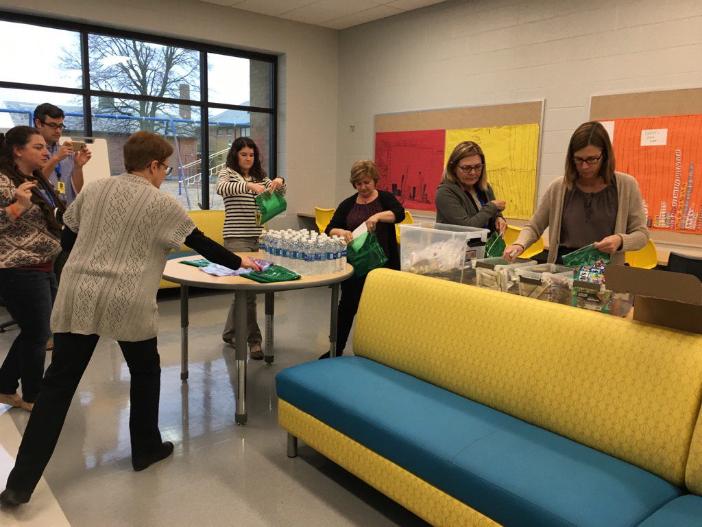 hegemierannette's tweet photo. Packing Blessing Bags for the homeless during our staff meeting.
#TremontPride
#ServeLeadSucceed https://t.co/2p1PvEsV13