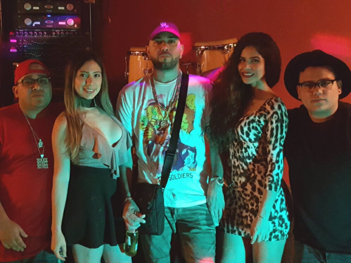 TROYA_SATURLAND's tweet photo. Esperen la actuación de uno de los fundadores de #Ttoya en el nuevo video musical de los famosos reggaetoneros "LUIG21PLUS & JORY"
🔥🔥 https://t.co/ZhDO41QFaK