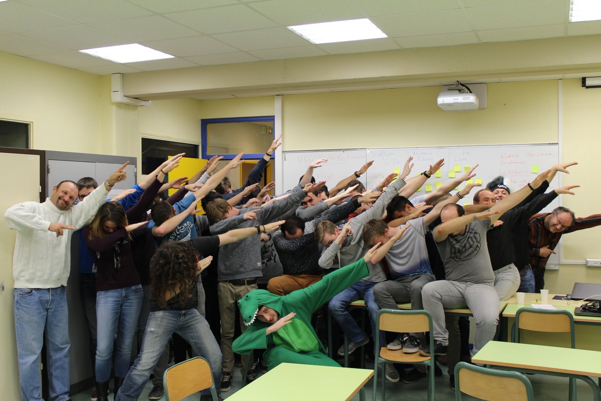 SioValence's tweet image. Rassemblement des troupes pour un DAB en photo #NuitInfo #BSTeam