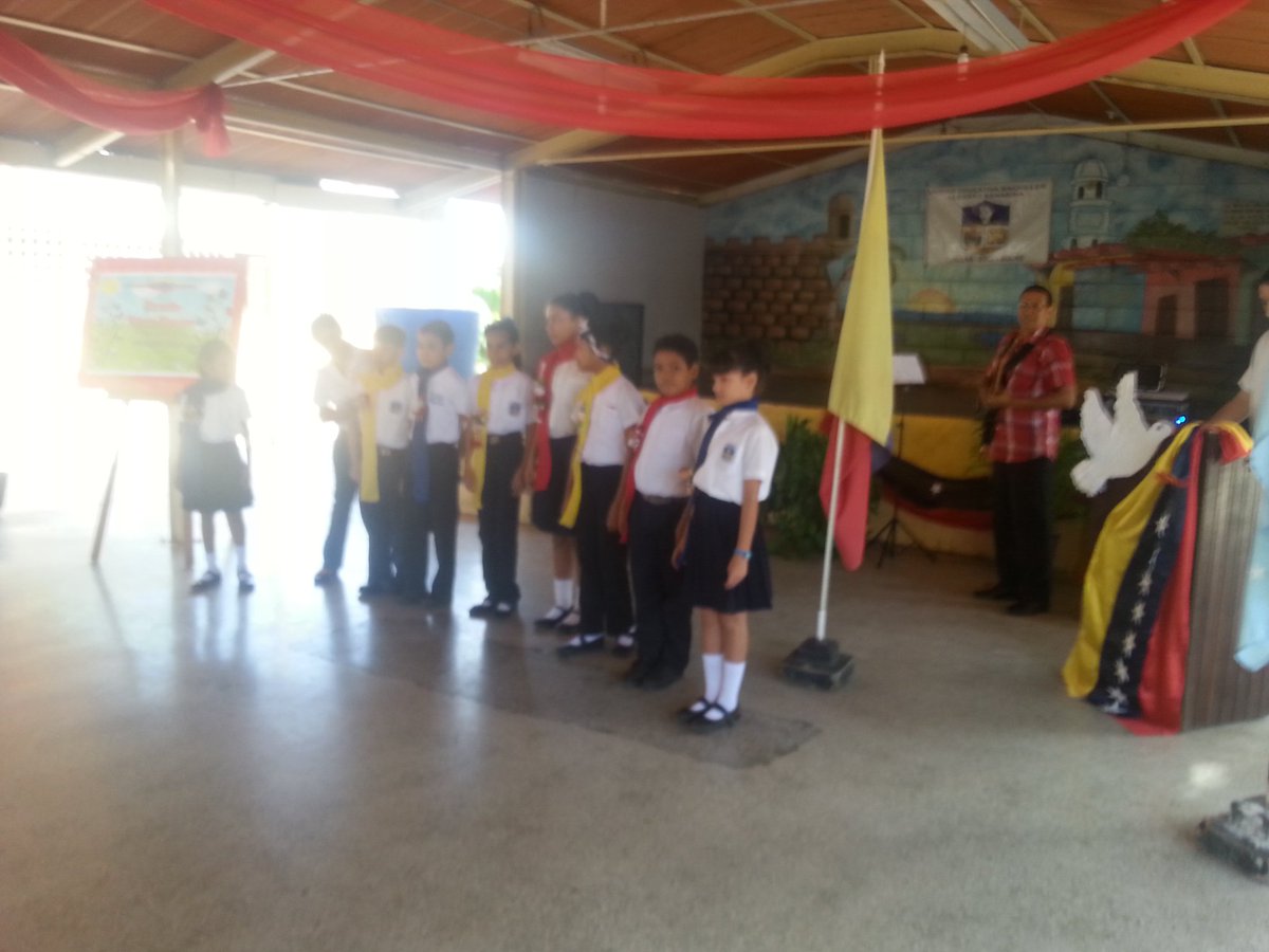 Geamarabilis's tweet photo. 2° Congreso Pedagógico Circuital.  Inició la Coral Sanabrieña. Acompañantes zonales: los Profesores Nailen Guerra y Antonio Rivas del PTMS. https://t.co/yGm3d9OklM