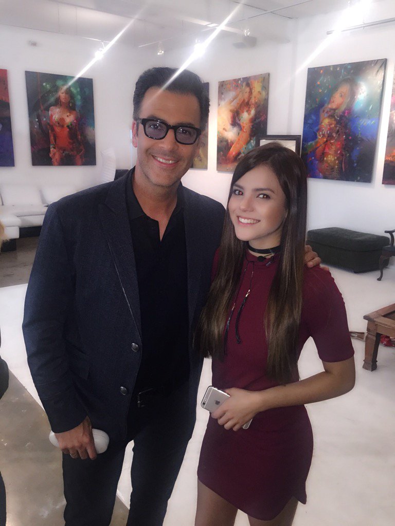 fabiolamalka's tweet photo. Nuestra bella @Isabelacvdo junto al encantador @Humbertoelgato en @showbussinesstv #miami https://t.co/s4LqbMFeaE