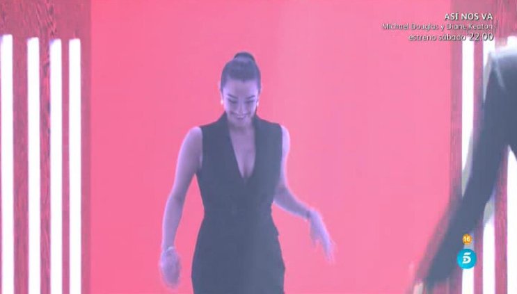 Srta_Pons's tweet photo. #Gala13GH17 La puerta de Gran Hermano se abre para recibir a la ganadora. https://t.co/VNN7fLwPm4