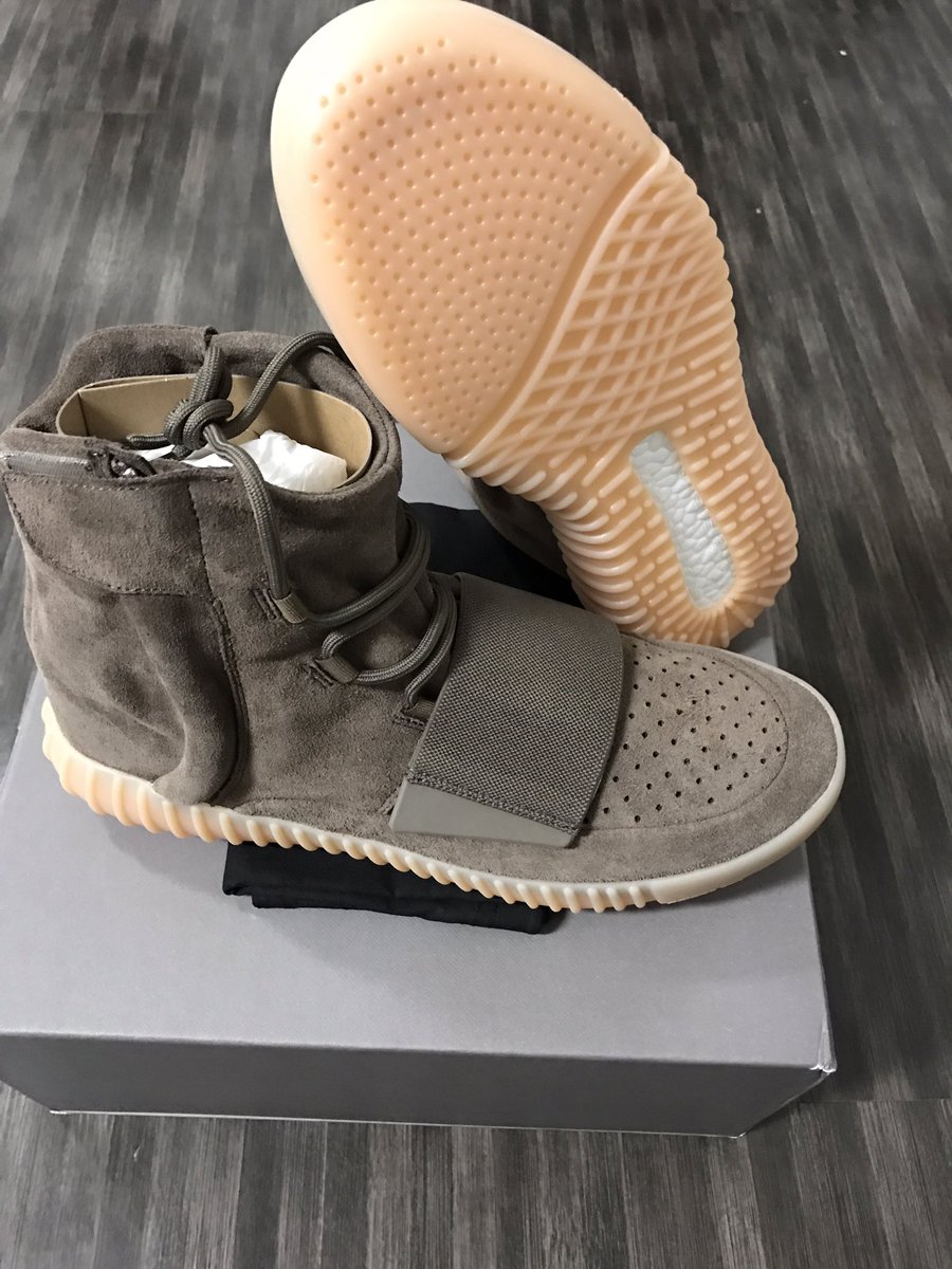 MacAllen03's tweet photo. @SocialNetwork66
All DS shipped through PP invoice
v2s sz 14 $725 
Chocolate 750s sz 10 $775
Red Pharrells sz 9.5 $450
Pink 12s sz 7 $210 https://t.co/hCcCcW68PZ