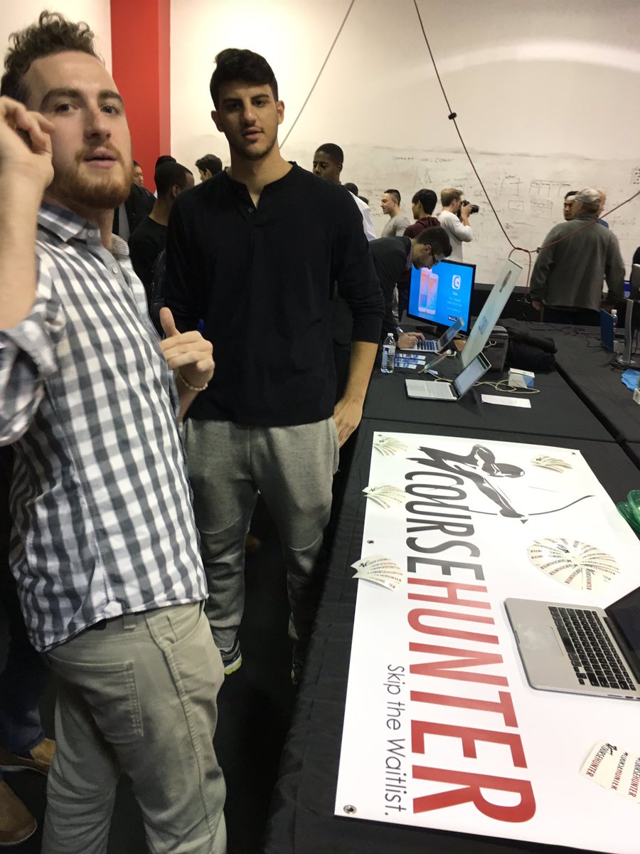 UMD_Dingman's tweet photo. Great turnout at the @startup_shell #shellexpo! Good to see our #PitchDingman finalists and #FearlessFounders. https://t.co/KeJF2DxSDp