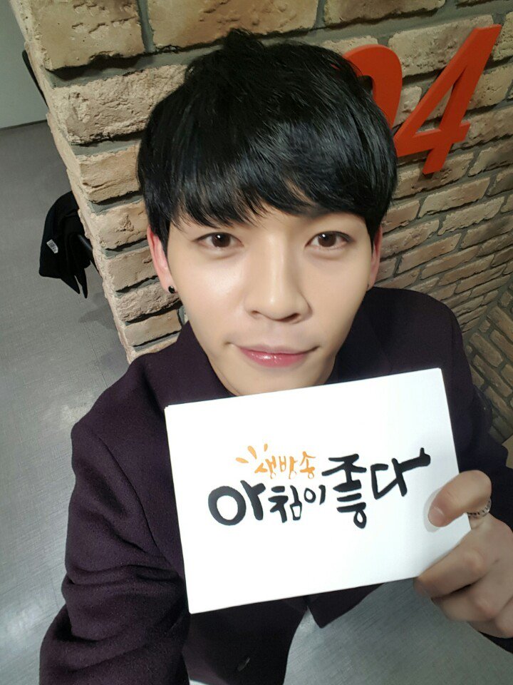 UP10TION's tweet photo. [#쿤] 허니들 날씨 많이 춥죠? 따뜻하게 입고 이따 또 봐요😇 https://t.co/enUwCnHDkq