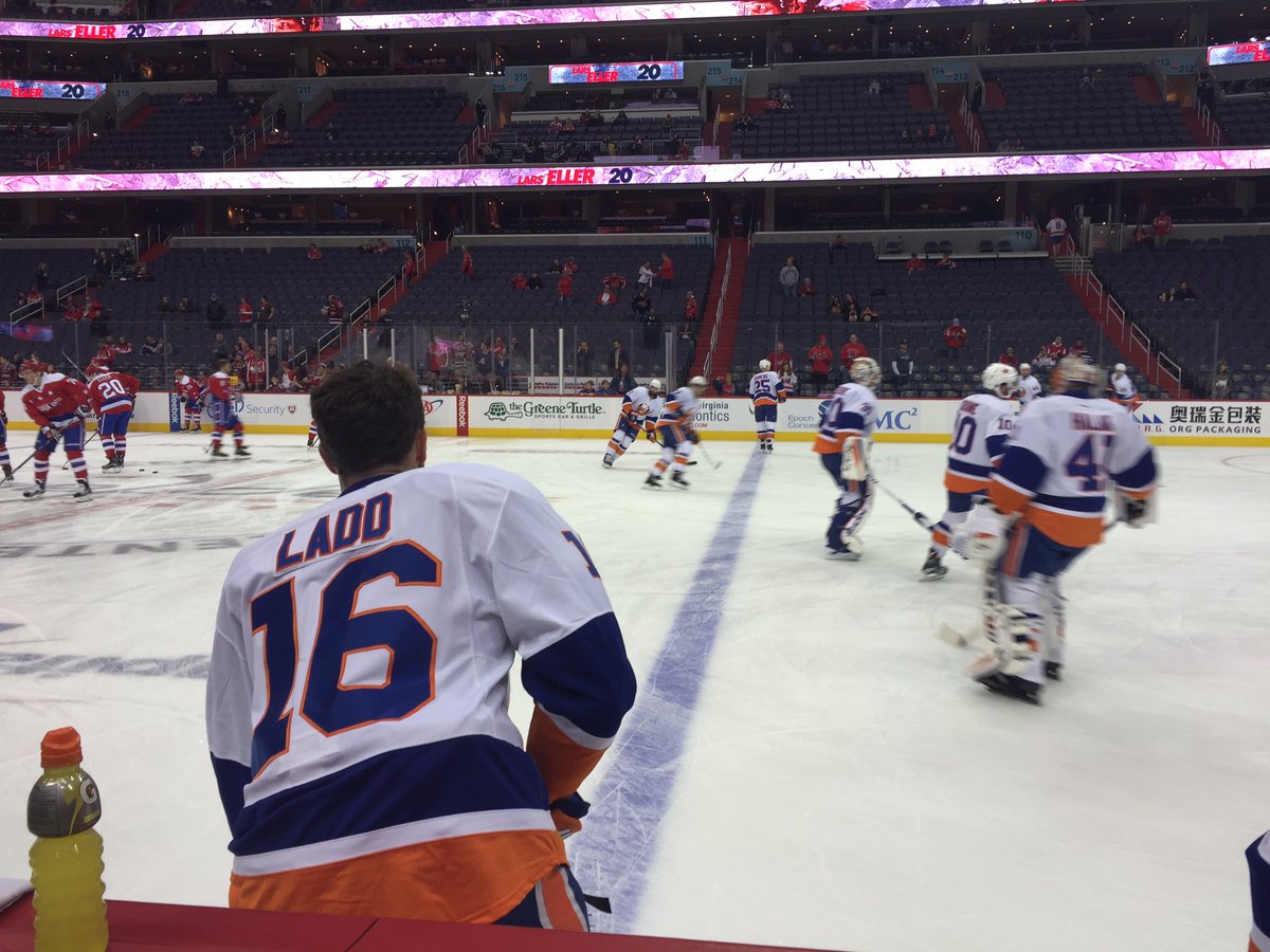 Warming up in Washington! #Isles https://t.co/l1yDMGAiBF