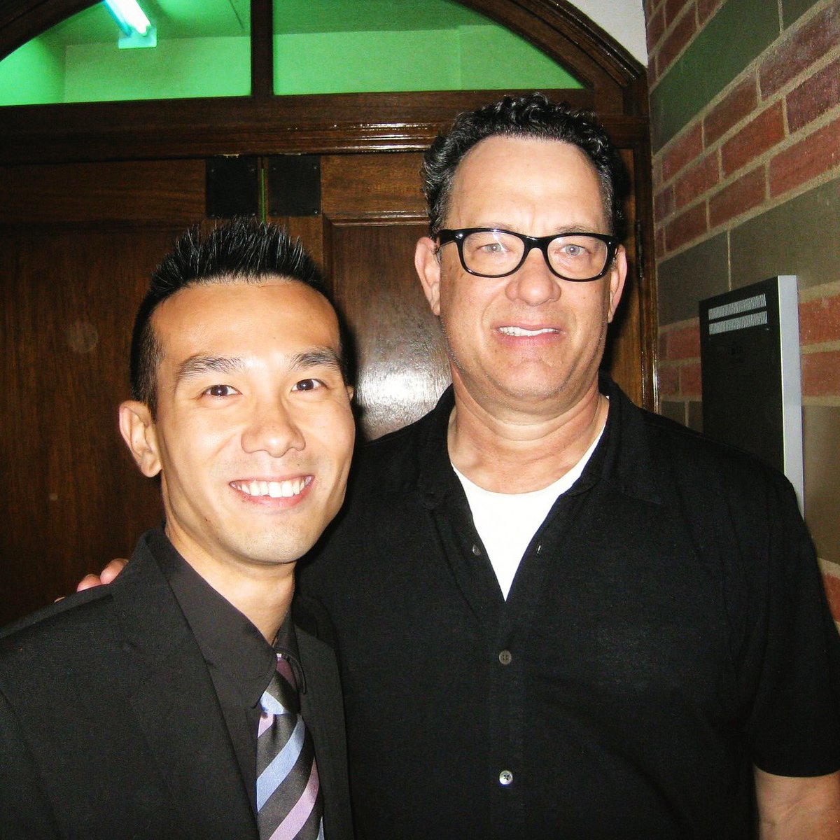 AgentBacardi's tweet photo. #TBT: When I met @tomhanks after a reading of "The Merry Wives of Windsor"! 5/10/2011, #UCLA. #ForrestGump #ToyStory #CastAway #TonsOfStuff https://t.co/usgH0bAD0G