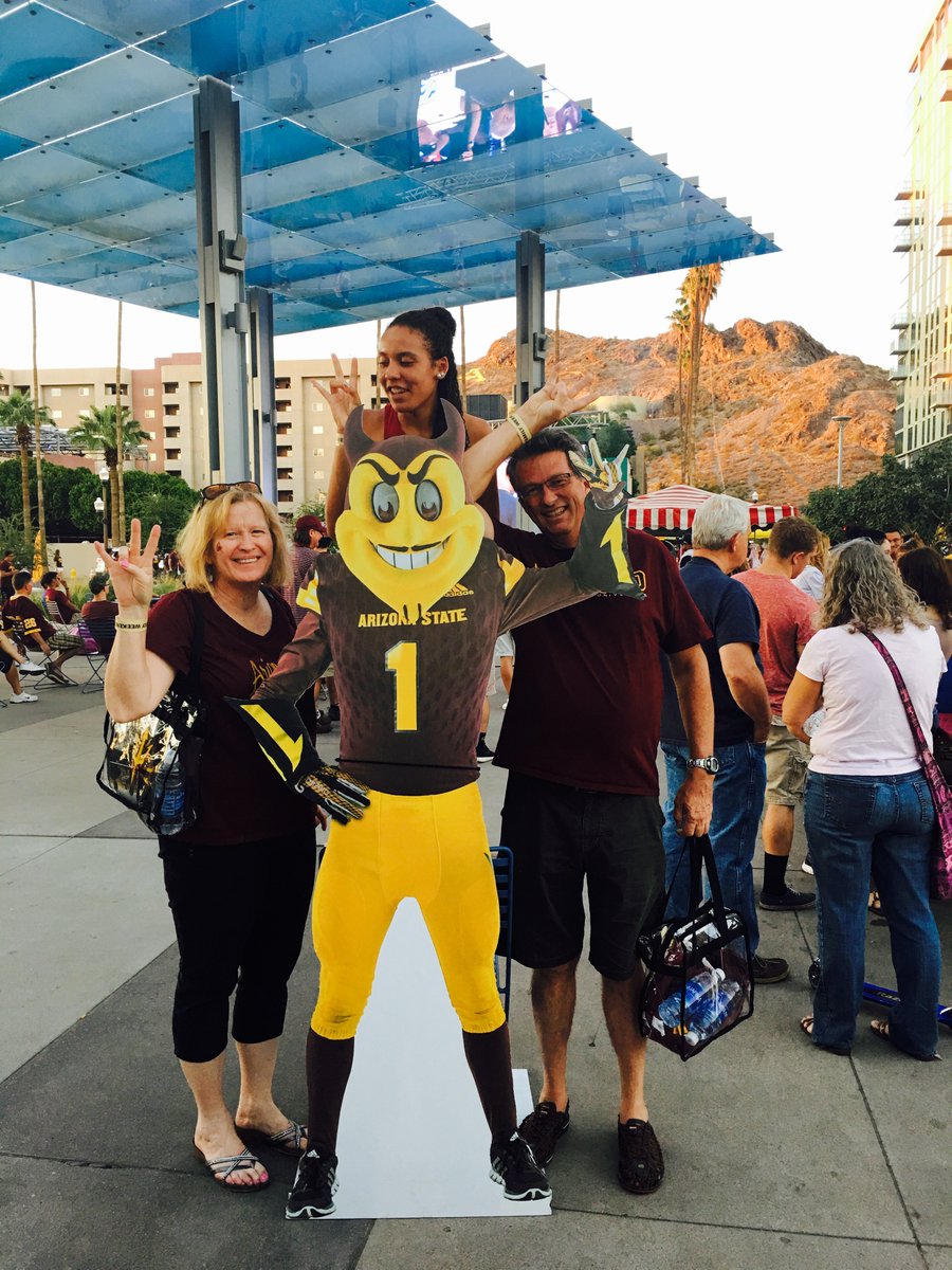 maddys_global's tweet photo. I went to an ASU athletic event with my parents when they came out for Parents Weekend!
#LSA191 https://t.co/tQ15K6POqV
