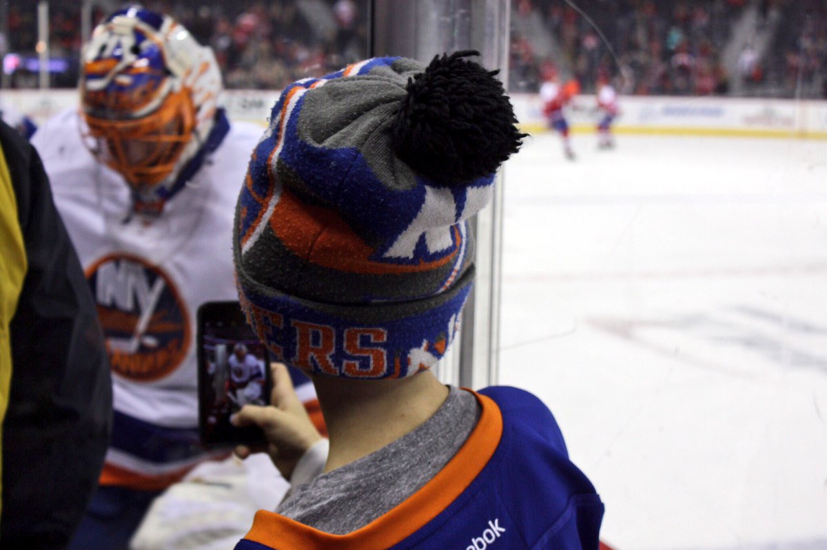 Taking it all in as the #Isles get ready for game time in DC. 🏒 https://t.co/FDeks3cPqe