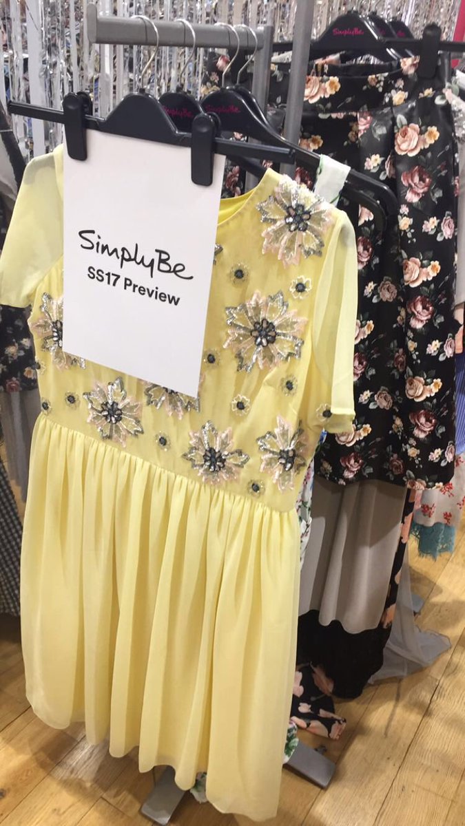 StyleMeCurvy's tweet photo. Ss17 Preview lots of floral inspiration and embellishment for @SimplyBeUK next year #sbstepout https://t.co/za06Zb49tg