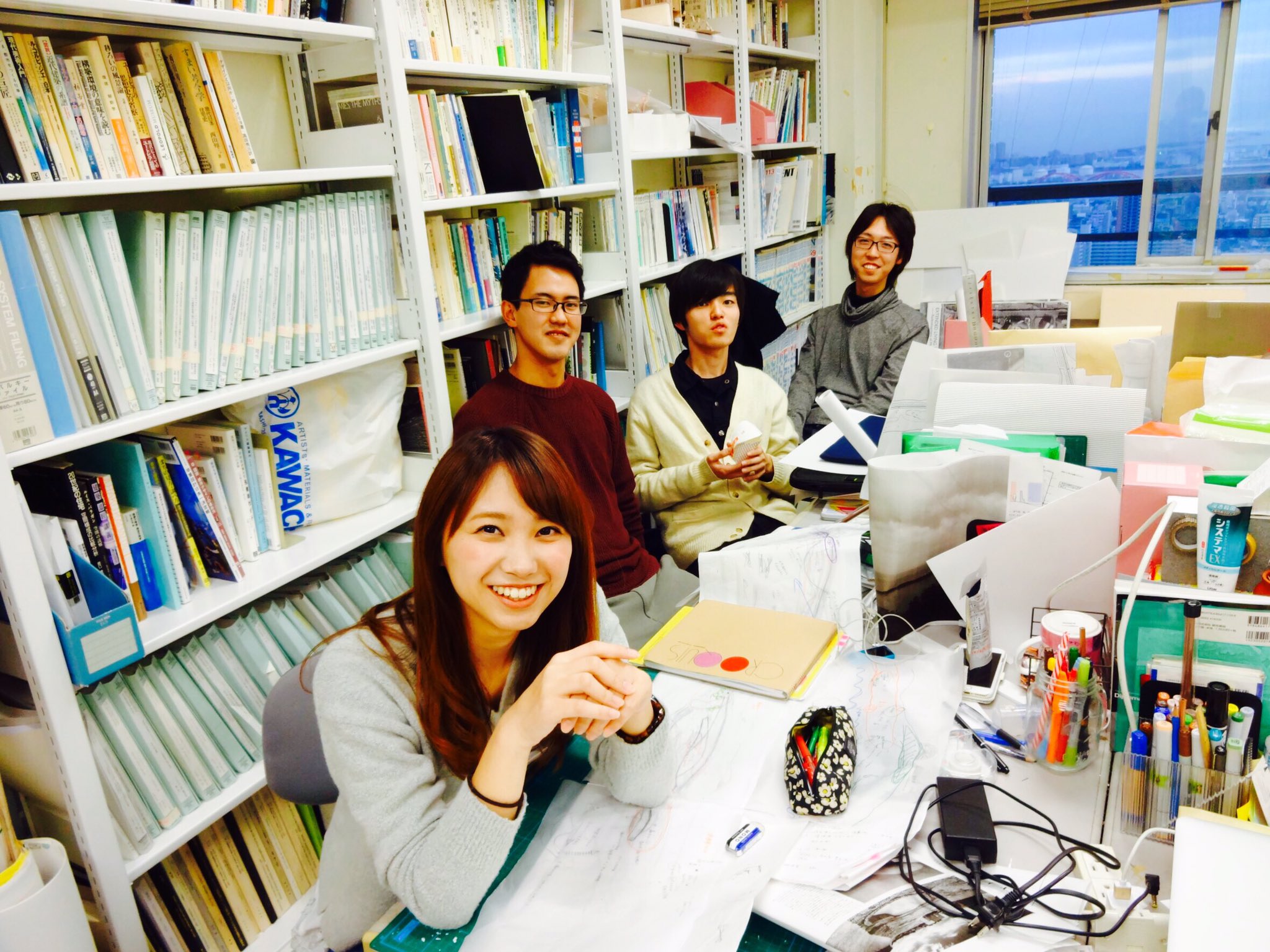 神戸大学建築卒業展21 Sns企画第一弾 ざっくり研究室紹介 トップバッターは No 1 末包研究室 建築空間デザインの研究室 スタジオ棟5階で個性豊かな4人がワイワイ バチバチやっております 詳しい研究内容は 展覧会当日 各研究室パネル