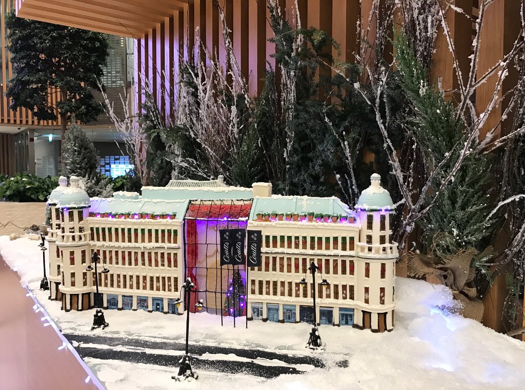 Elegateau's tweet image. Our gingerbread building all finished and safely delivered...😜😜