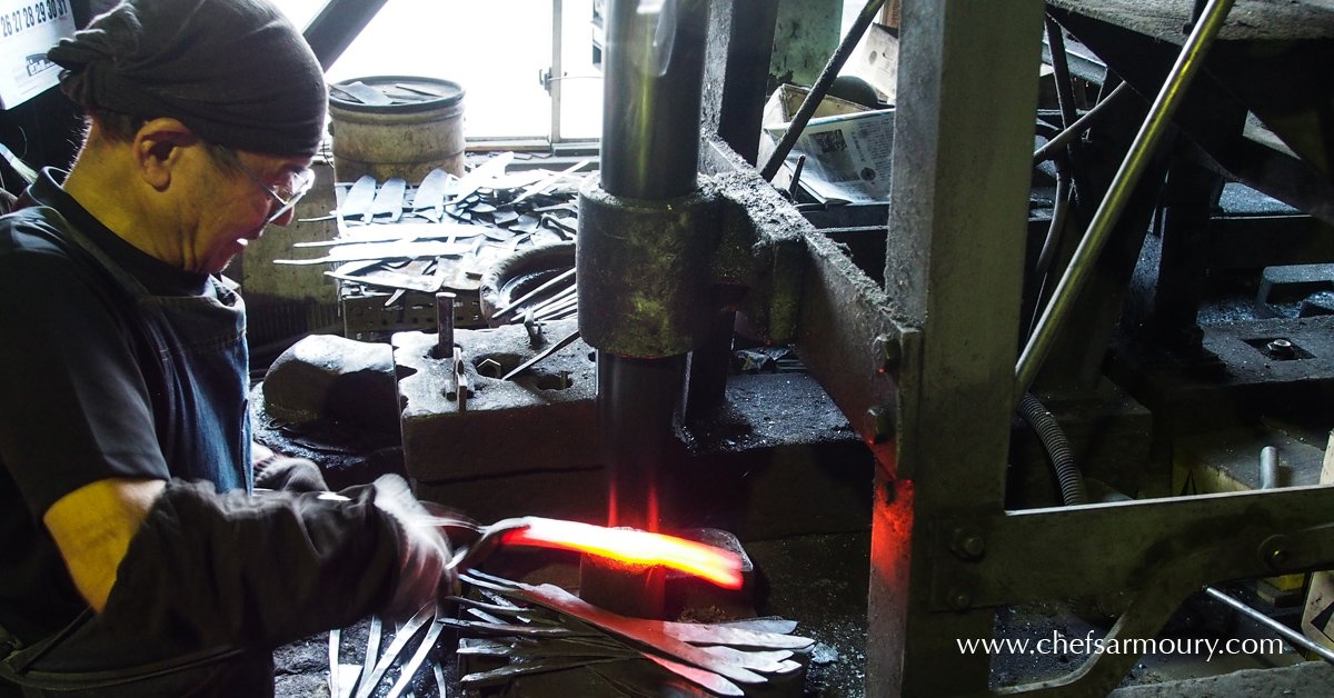 Master Kato and crew have been busy forging Christmas goodies this year <a href="/MasakageKnives/">Masakage Knives</a> #chefsarmoury
