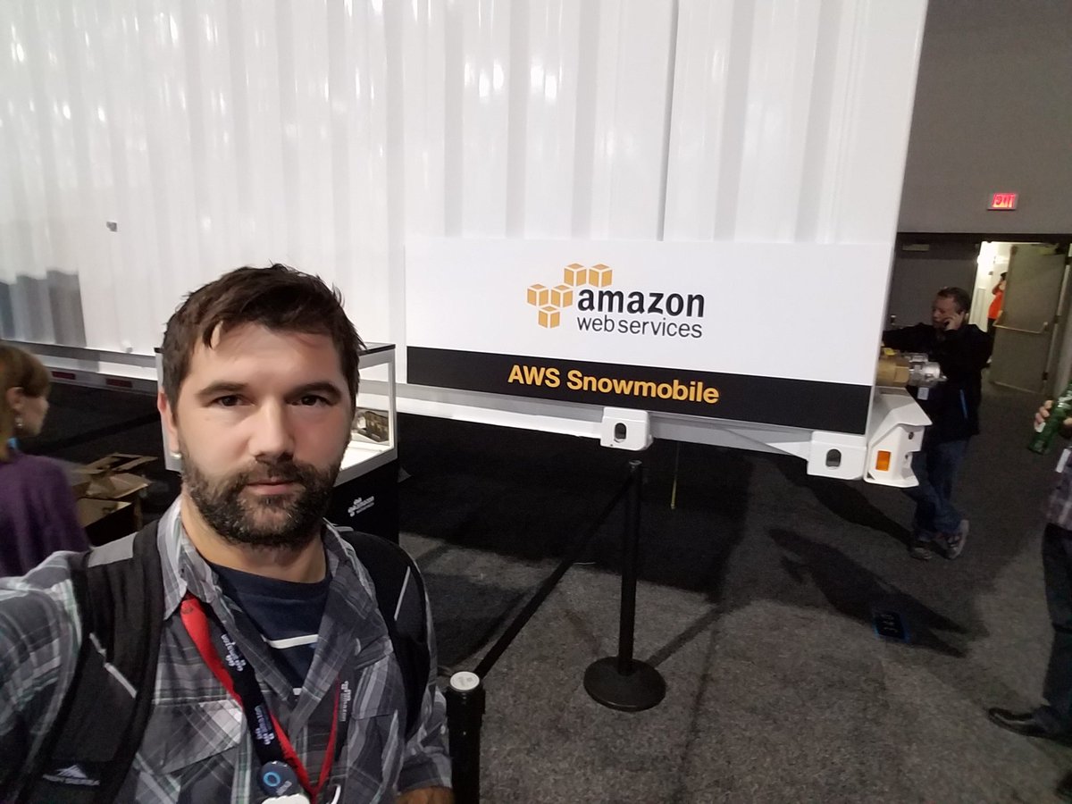 rasensio's tweet photo. #awssnowmobile #AWSPromotion https://t.co/SO3XidIhUl