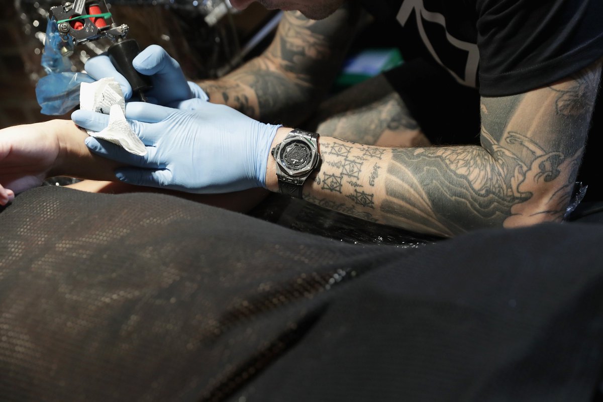 Hublot's tweet photo. Hublot hosts @SangBleu Pop-Up Tattoo shop at Hublot #MiamiDesignDistrict with #MaximeBuchi during #ArtBaselMiami. https://t.co/eyjdxRVqHz
