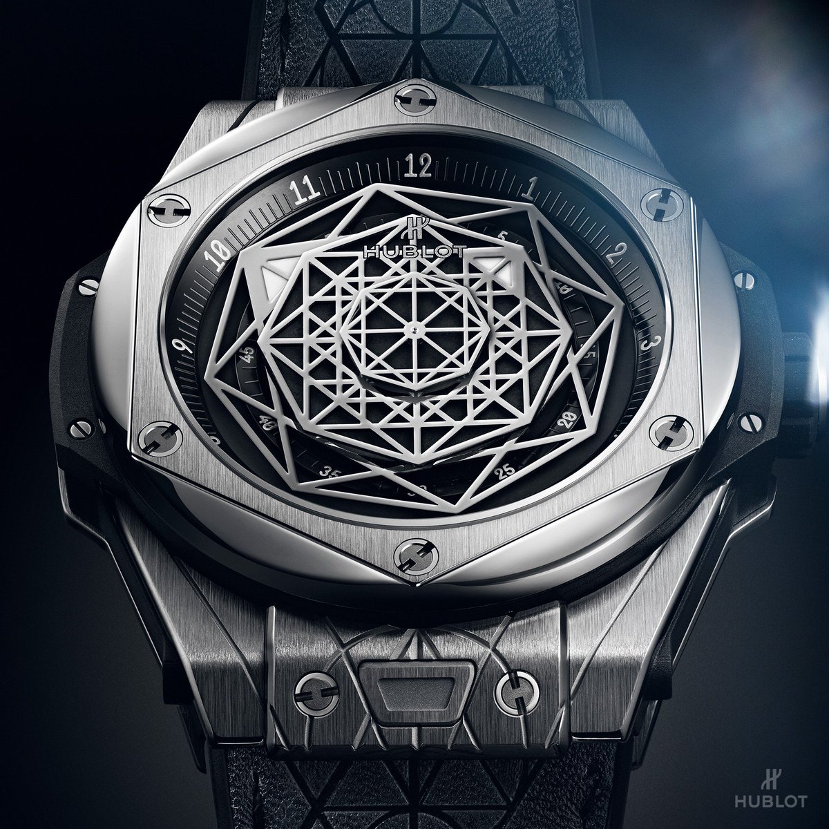 Hublot's tweet photo. Hublot hosts @SangBleu Pop-Up Tattoo shop at Hublot #MiamiDesignDistrict with #MaximeBuchi during #ArtBaselMiami. https://t.co/eyjdxRVqHz