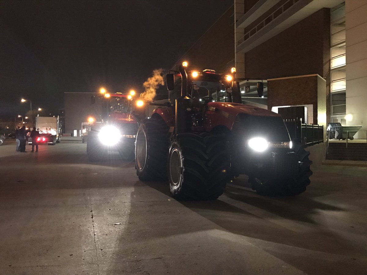 LiveWorkGrowCIA's tweet photo. Awesome week at #PeoriaFarmShow, followed by father/son driving there first NEW @Case_IH tractor home #620Quadtrac! https://t.co/1bz144FC9M